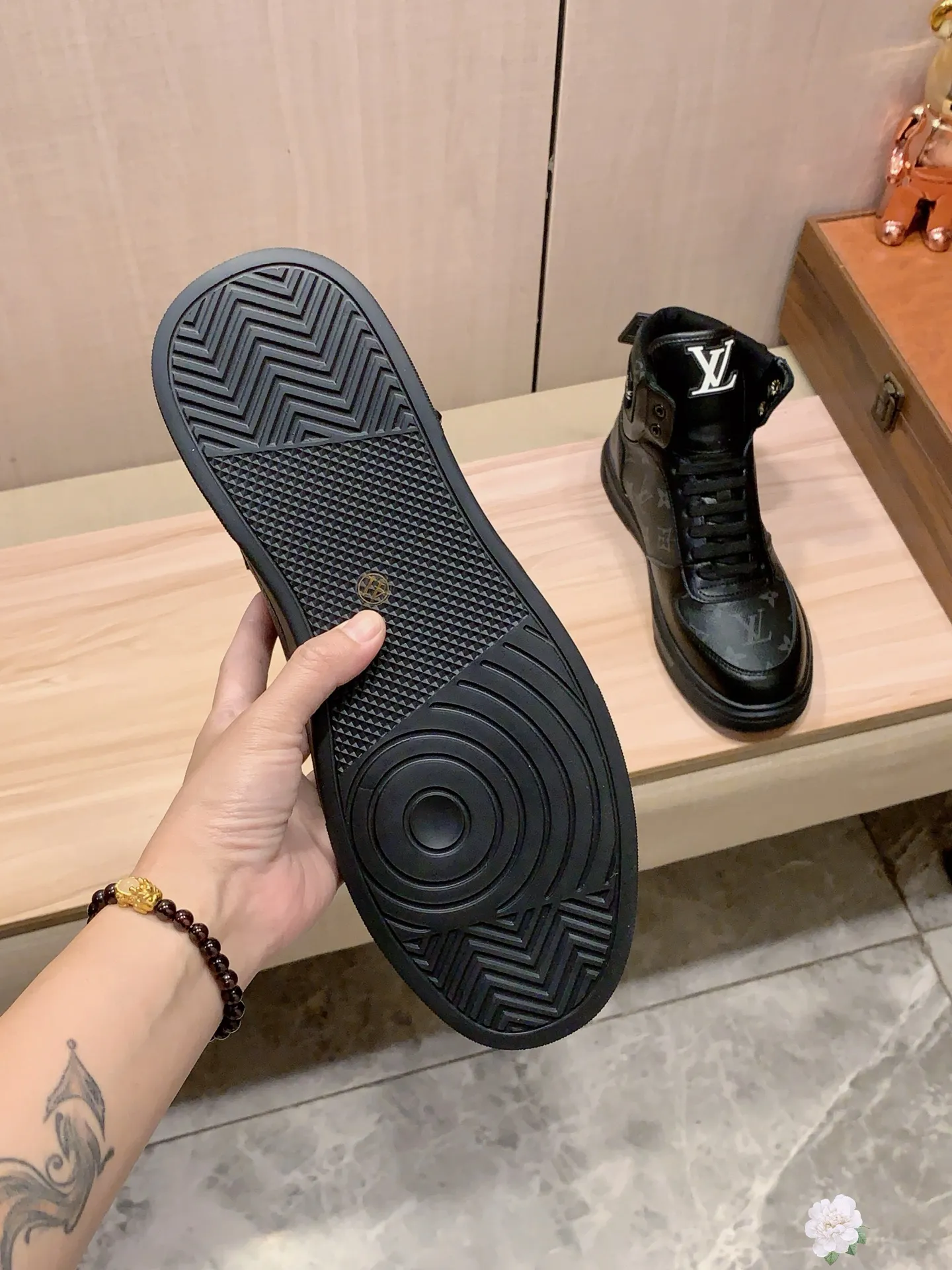 High-top men's shoes 💰442💰💰🎩🎩[Lightning][Lightning] "LV*" latest • popular casual shoes, top brand [seduce] luxury~purchase, top~quality. [Strong] The upper is made of imported breathable cowhide with fabric material ➕ Breathable sheepskin feet (•) and fine workmanship. The original stylish and stylish soft rubber wear-resistant and non-slip outsole is light and comfortable on the feet. The real thing looks better when taken in real life. 111: code: 38-44, 2️⃣ colors selected